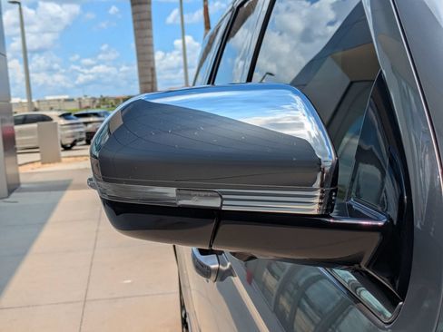 Used 2024 Lincoln Navigator L Black Label AWD/4WD image 12