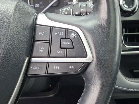 Certified 2022 Toyota Highlander Platinum image 28