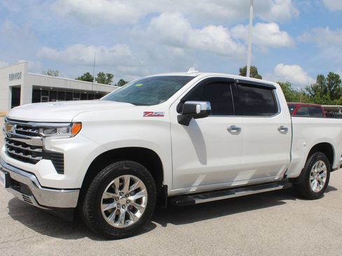 Used 2022 Chevrolet Silverado 1500 LTZ w/ LTZ Convenience Package II AWD/4WD image 2