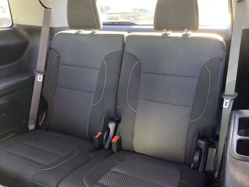 Used 2023 GMC Acadia SLE w/ Driver Convenience Package image 29