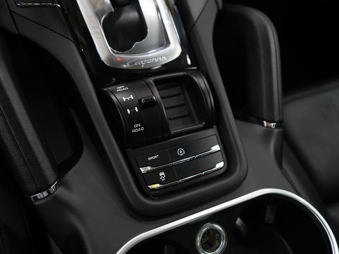 Used 2017 Porsche Cayenne Platinum Edition image 24