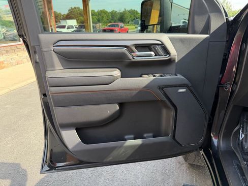 Used 2024 GMC Sierra 2500 AT4 w/ AT4 Premium Plus Package AWD/4WD image 14
