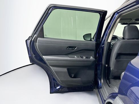 Used 2025 Nissan Pathfinder SV AWD/4WD image 25
