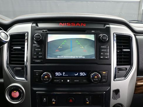 Used 2016 Nissan Titan SL image 18