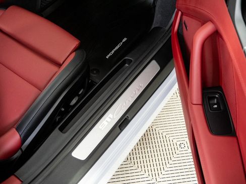 Certified 2025 Porsche 911 Carrera w/ Premium Package image 23