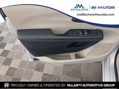 Used 2024 Chrysler Pacifica Touring-L image 21