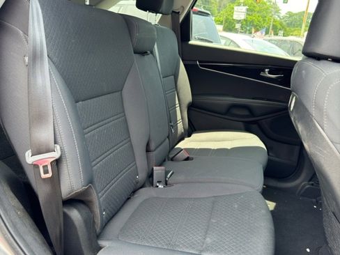 Used 2017 Kia Sorento L image 5