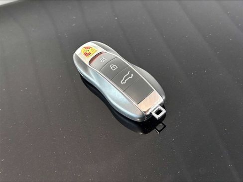 Used 2026 Porsche Macan AWD/4WD image 34