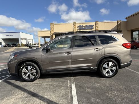 Used 2021 Subaru Ascent Premium w/ Convenience Package image 4