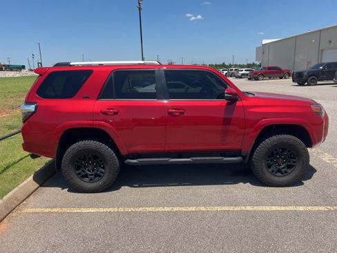 Used 2022 Toyota 4Runner SR5 Premium w/ Moonroof Package AWD/4WD image 8
