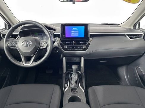 Used 2024 Toyota Corolla Cross LE image 11