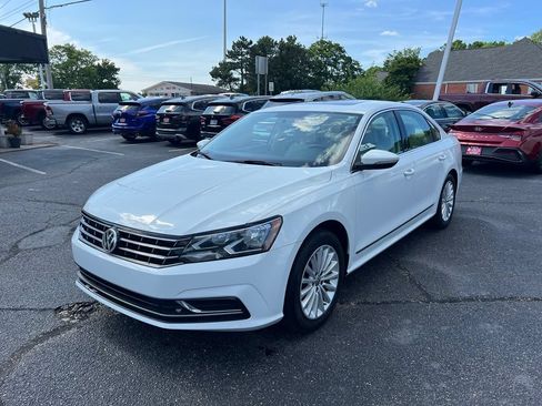 Used 2017 Volkswagen Passat 1.8T SE FWD image 2