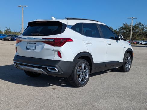 Certified 2023 Kia Seltos S w/ Navigation Package image 5