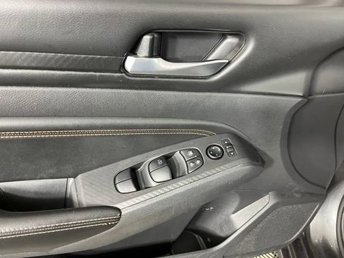 Used 2022 Nissan Altima 2.5 SR w/ Midnight Edition Package FWD image 16