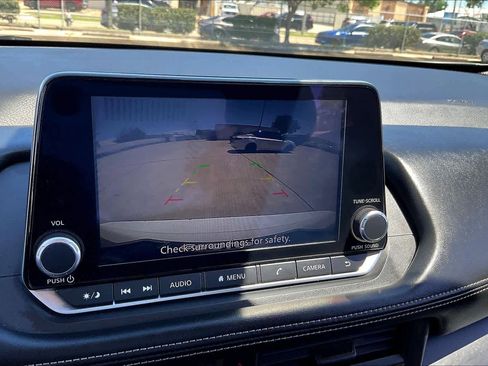 Used 2024 Nissan Rogue S image 27