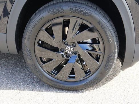 New 2026 Volkswagen Atlas SE image 9