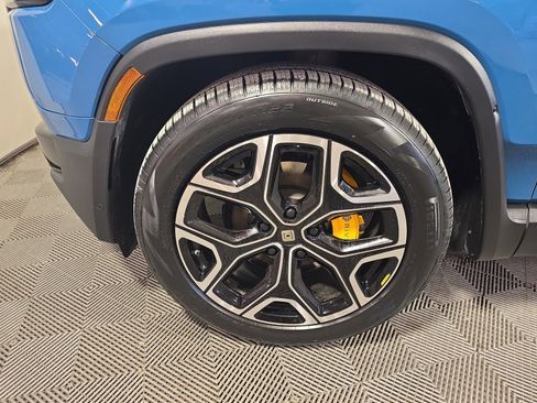 Used 2022 Rivian R1T Adventure image 9