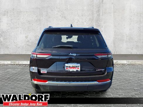 Used 2023 Jeep Grand Cherokee Limited image 2