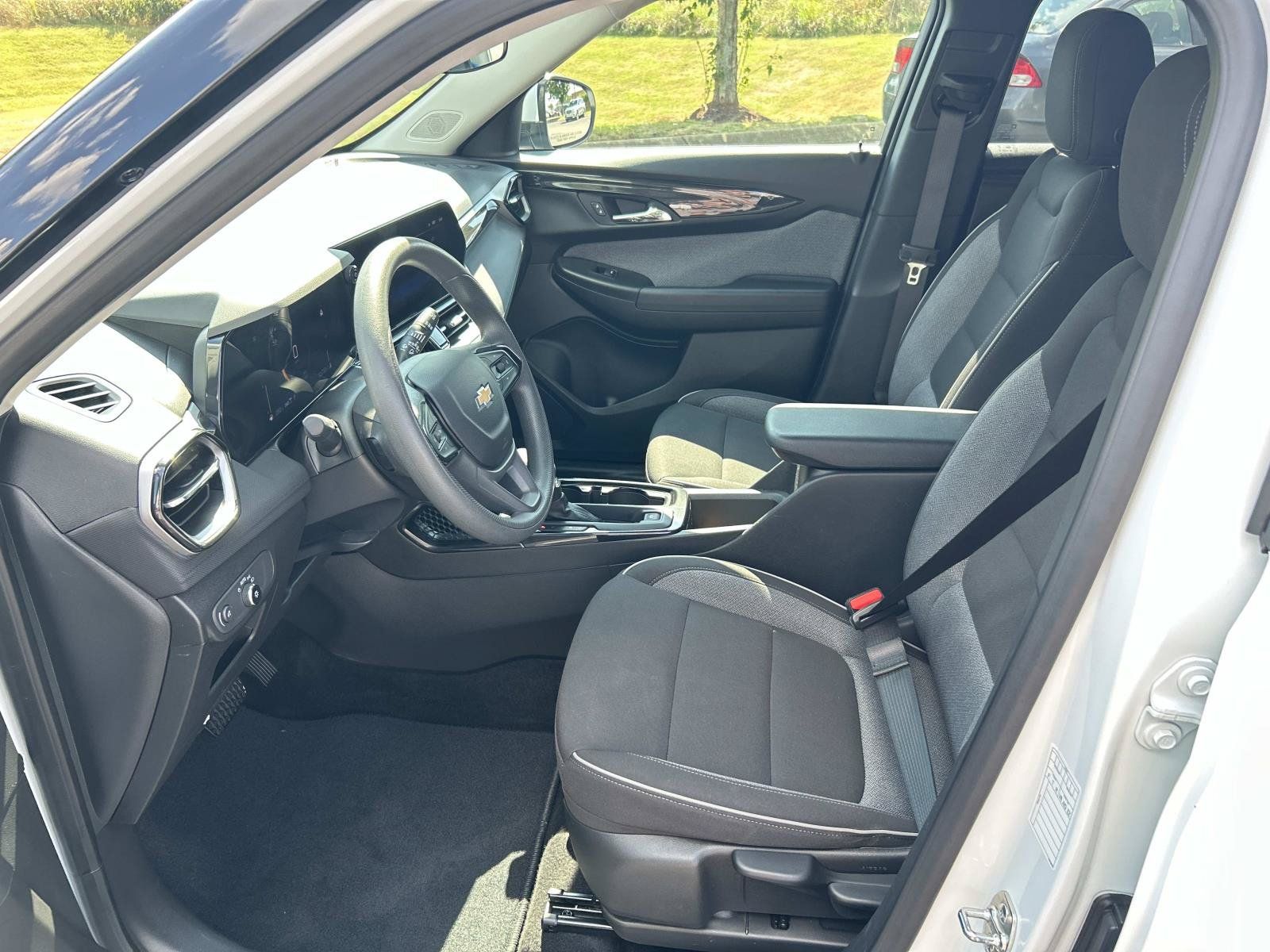 Used 2025 Chevrolet TrailBlazer LT AWD/4WD image 25