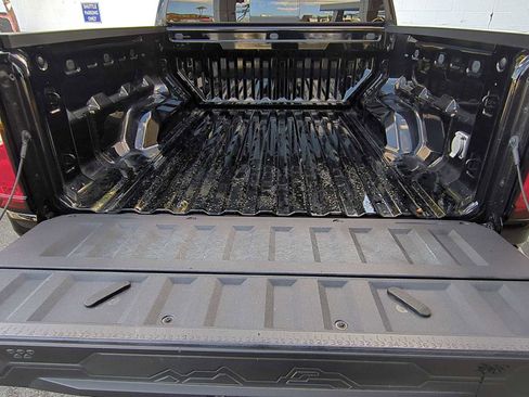 Used 2024 GMC Canyon AT4 w/ Technology Package image 25