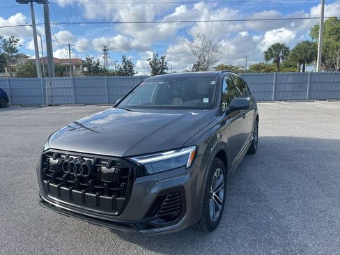Used 2025 Audi Q7 2.0T Premium w/ Convenience Plus Package image 6