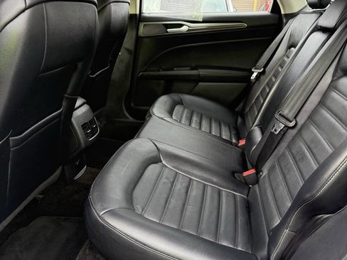 Used 2017 Ford Fusion SE w/ Equipment Group 202A image 14