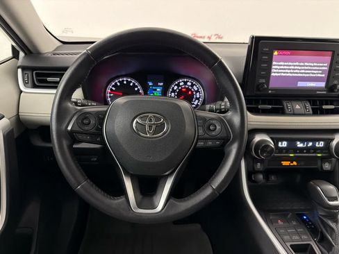 Used 2021 Toyota RAV4 XLE Premium AWD/4WD image 17