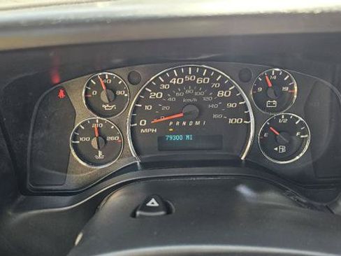 Used 2018 Chevrolet Express 2500 w/ Driver Convenience Package RWD image 14