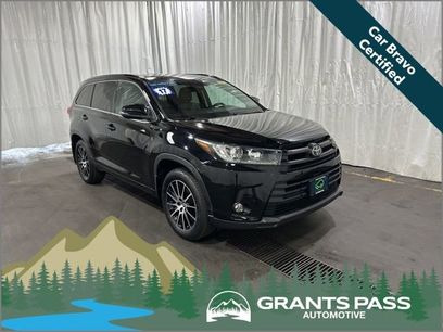 Used 2017 Toyota Highlander SE