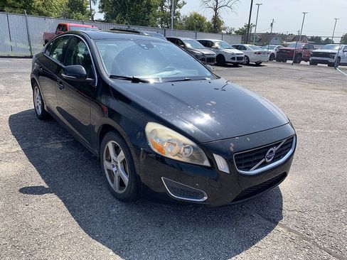 Used 2013 Volvo S60 T5 FWD image 2