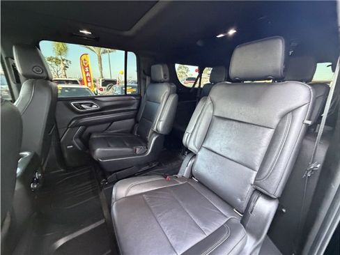 Used 2021 Chevrolet Suburban LT RWD image 23