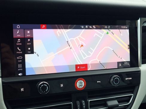 New 2026 Porsche Macan S image 18