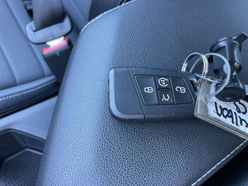 Used 2025 Volkswagen Jetta SE image 22