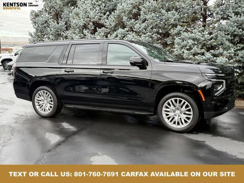 Used 2025 Chevrolet Suburban RST image 11