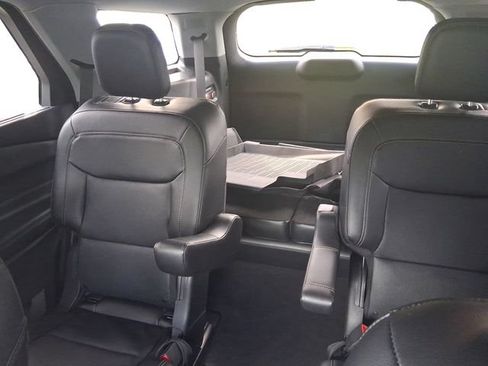 Used 2023 Ford Explorer Limited w/ Limited Technology Package AWD/4WD image 16