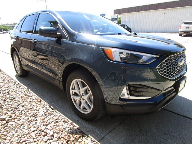 Used 2024 Ford Edge SEL w/ Convenience Package AWD/4WD image 3