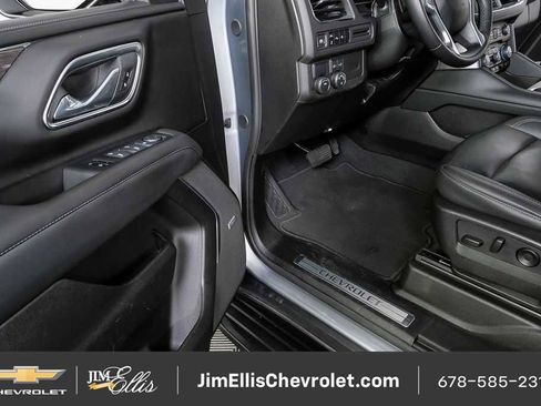 Certified 2024 Chevrolet Suburban LT RWD image 9