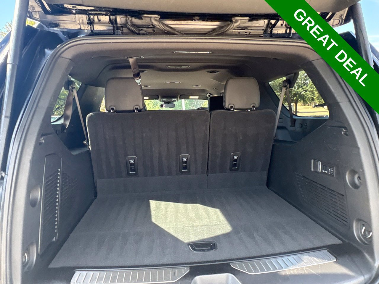 Used 2025 Chevrolet Suburban Premier AWD/4WD image 10