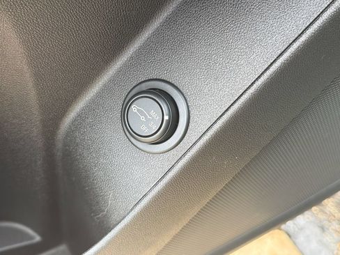 Certified 2018 Chevrolet Equinox LT FWD image 29
