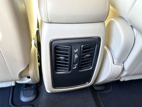 Used 2021 Jeep Grand Cherokee Laredo image 23