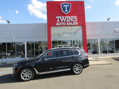 Used 2026 BMW X7 xDrive40i AWD/4WD image 1