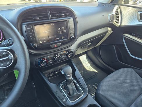 Used 2023 Kia Soul LX w/ LX Technology Package image 26