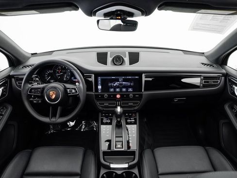 Used 2025 Porsche Macan image 23