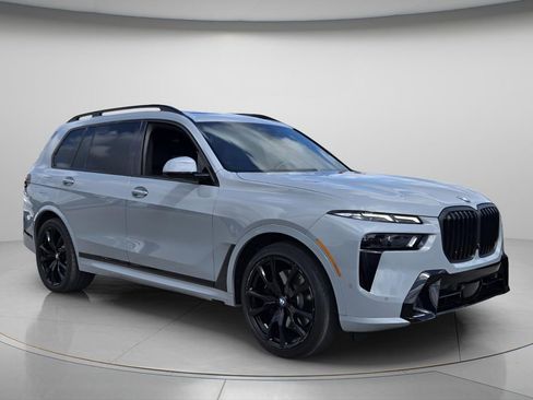 Used 2023 BMW X7 xDrive40i w/ M Sport Package AWD/4WD image 8