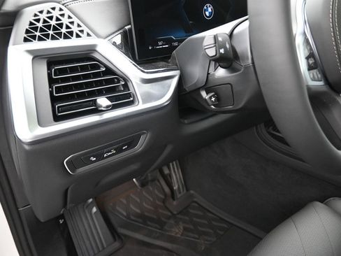 New 2026 BMW X7 xDrive40i w/ M Sport Package image 16
