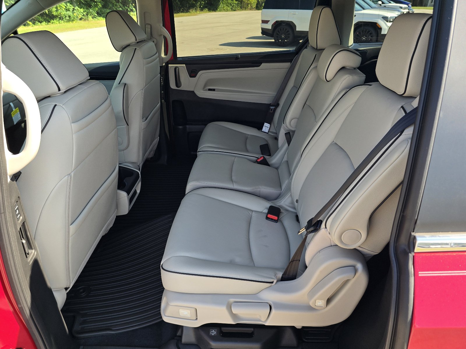 New 2026 Honda Odyssey Touring image 13