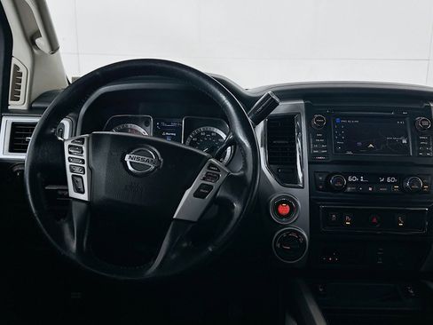 Used 2018 Nissan Titan SV w/ SV Convenience Package image 18