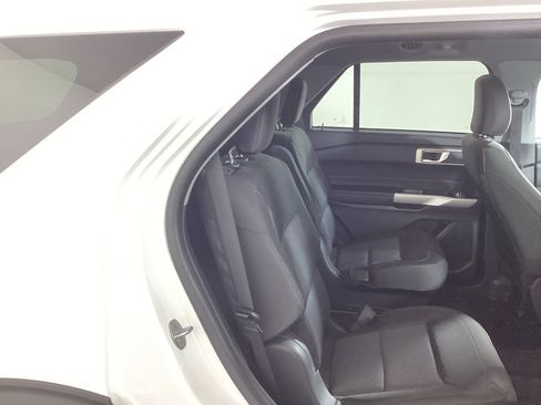 Used 2023 Ford Explorer XLT image 10