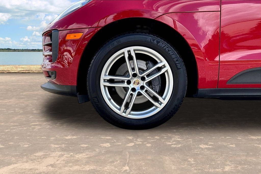 Used 2019 Porsche Macan w/ Premium Package Plus AWD/4WD image 34