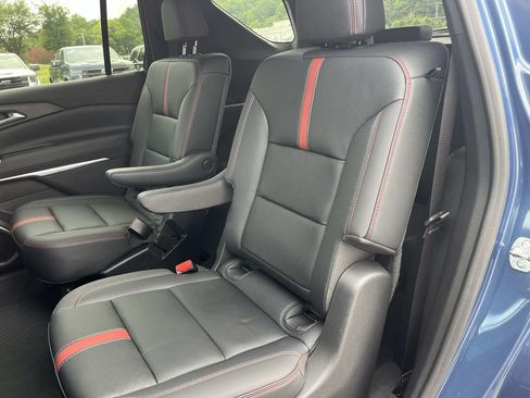 Used 2024 Chevrolet Traverse RS FWD image 19